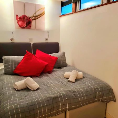 1 Bedroom Newton Apartment L Free Parking L Wigan Royal Infirmary L Haigh Hall L Central Location Екстериор снимка