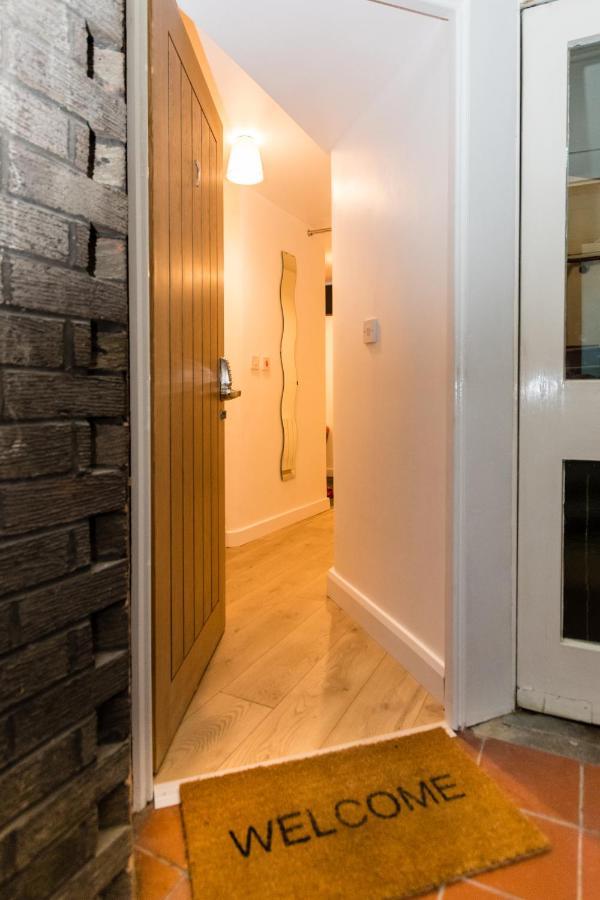 1 Bedroom Newton Apartment L Free Parking L Wigan Royal Infirmary L Haigh Hall L Central Location Екстериор снимка