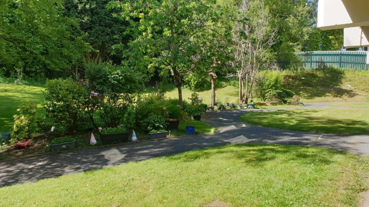 1 Bedroom Newton Apartment L Free Parking L Wigan Royal Infirmary L Haigh Hall L Central Location Екстериор снимка