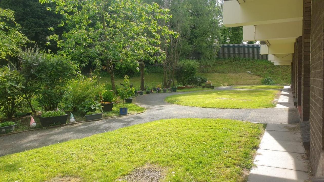 1 Bedroom Newton Apartment L Free Parking L Wigan Royal Infirmary L Haigh Hall L Central Location Екстериор снимка