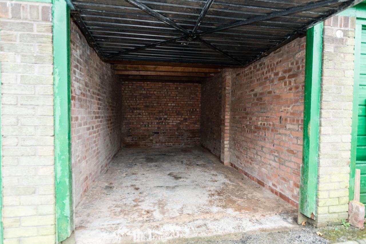 1 Bedroom Newton Apartment L Free Parking L Wigan Royal Infirmary L Haigh Hall L Central Location Екстериор снимка